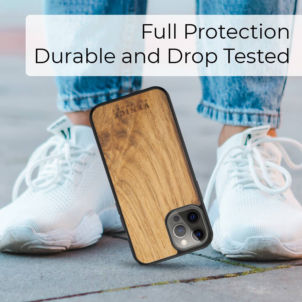 Detail gravírovania nápisu „Venice“ – minimalistický dizajn