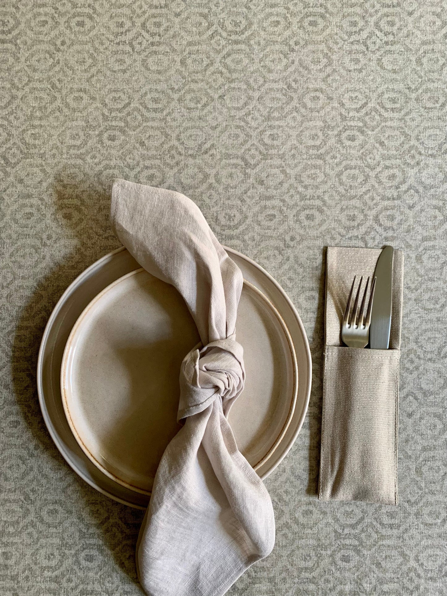 Jemný bavlnený behúň s prírodným vzorom – Hortensias Home