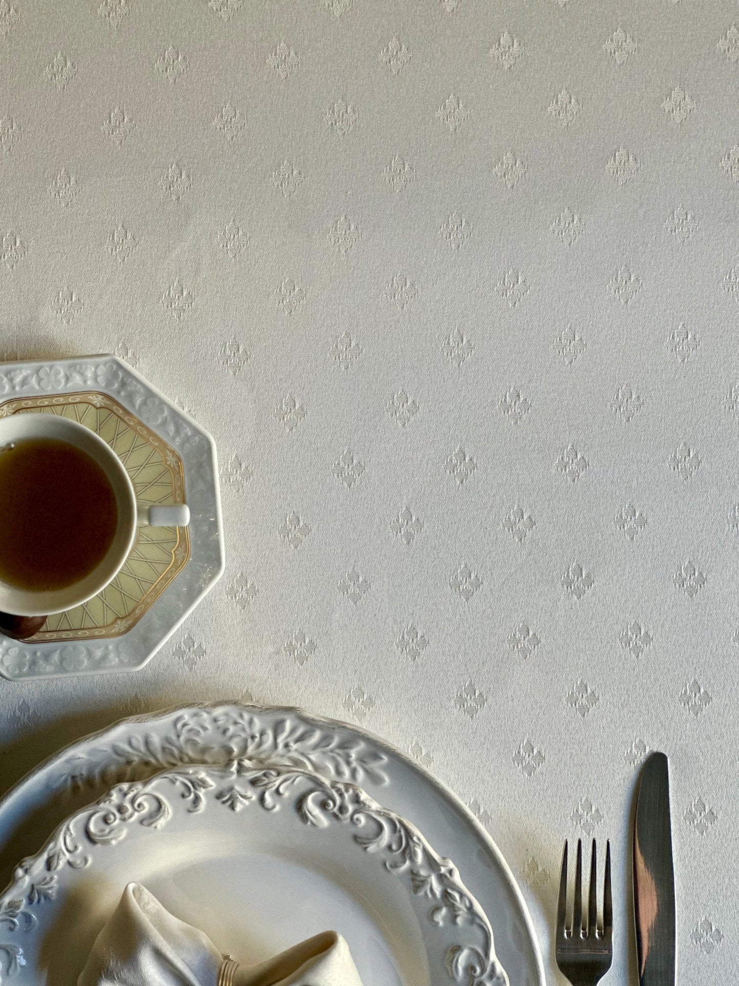 Elegantný stolový obrus z kolekcie Classic Dinner – bavlneno-polyesterová zmes