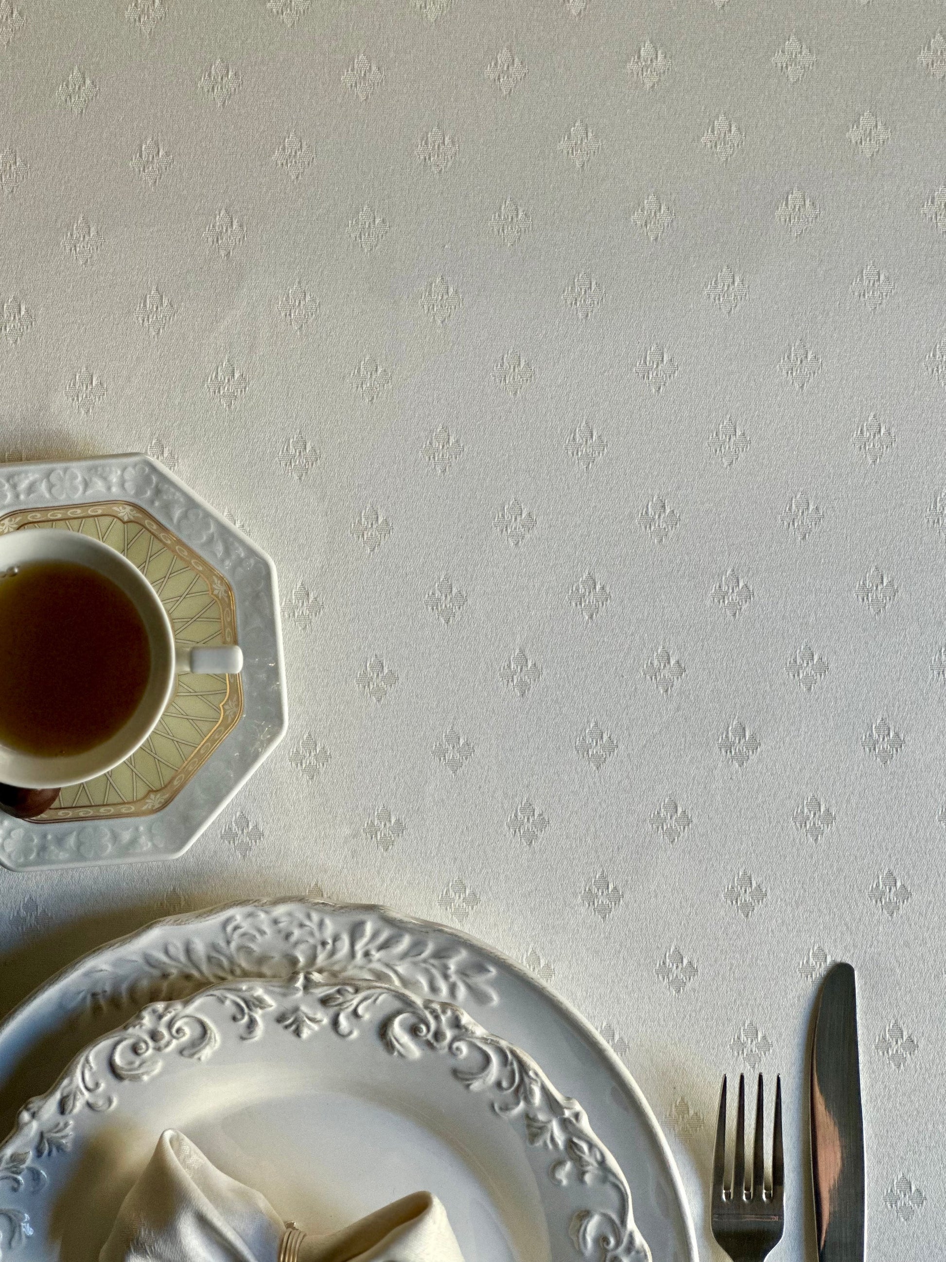 Elegantný stolový obrus z kolekcie Classic Dinner – bavlneno-polyesterová zmes