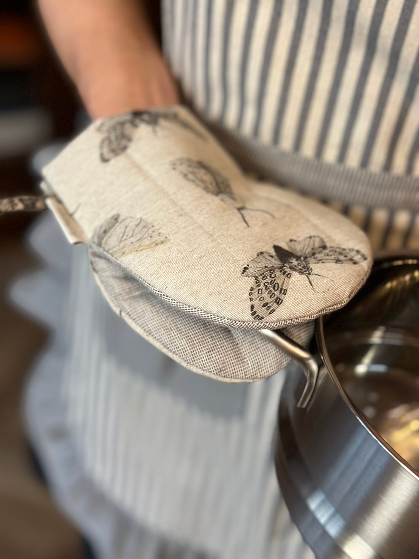 Ručne vyrobená kuchynská rukavica Nord Wings z recyklovanej bavlny