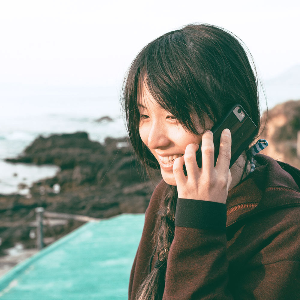 Prémiové drevené púzdro na mobil Ziricote – vzácne exotické drevo | YEVA.sk