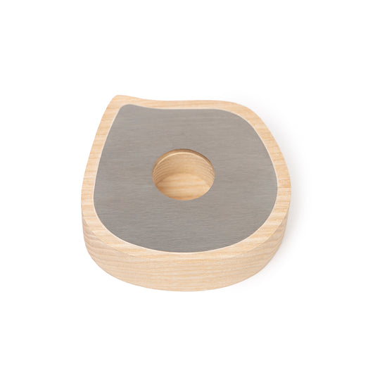 Elegantný svietnik na čajovú alebo úzku sviečku – jaseňové drevo