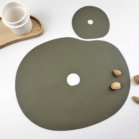Kožené prestieranie a podšálky v olivovozelenej farbe – YEVA.sk