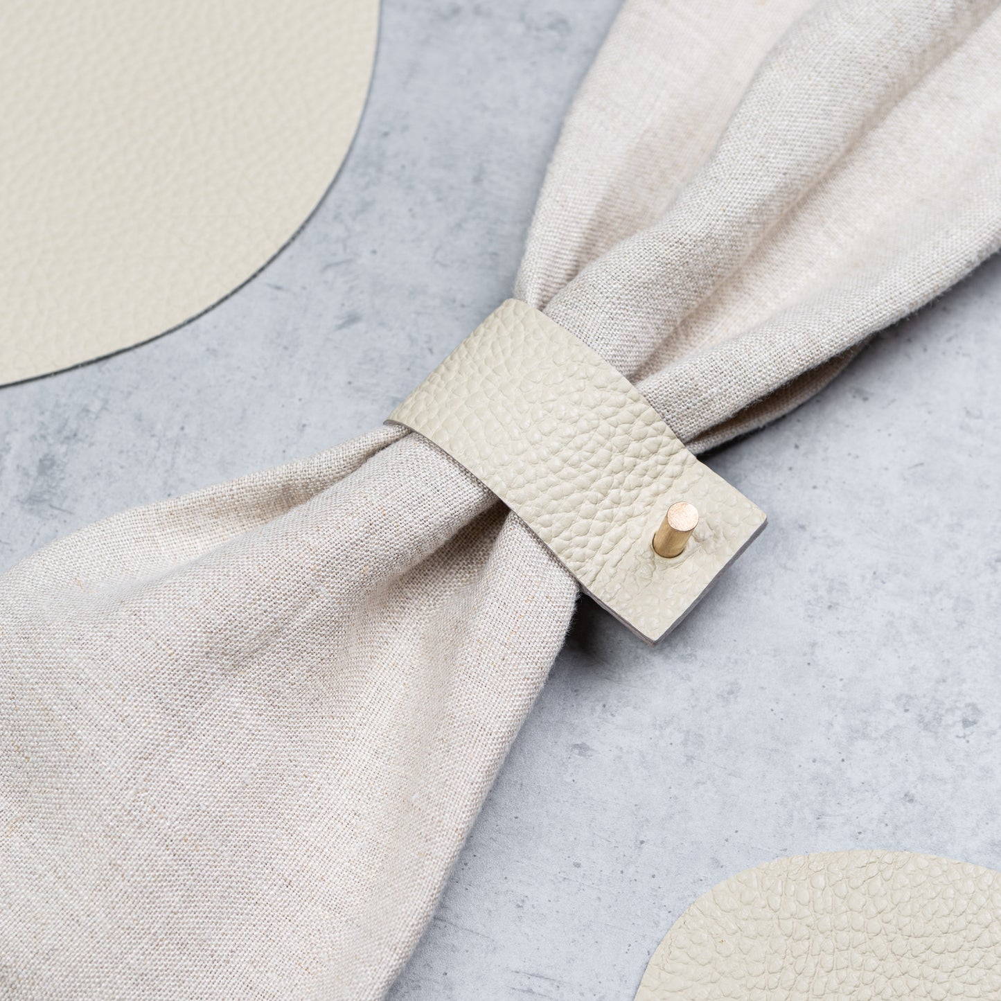 Kožené krúžky na servítky – sada 4 ks – slonovinová farba | YEVA.sk