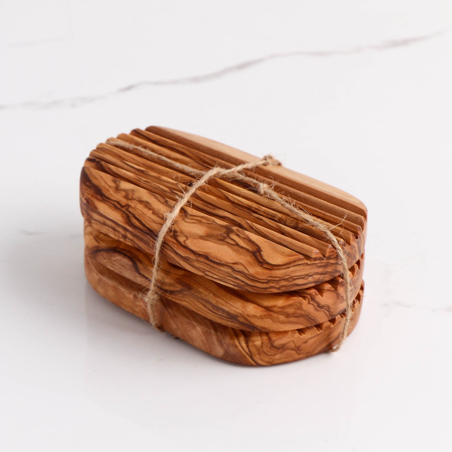 Oválna mydelnička z prírodného olivového dreva – originálny kúpeľňový doplnok