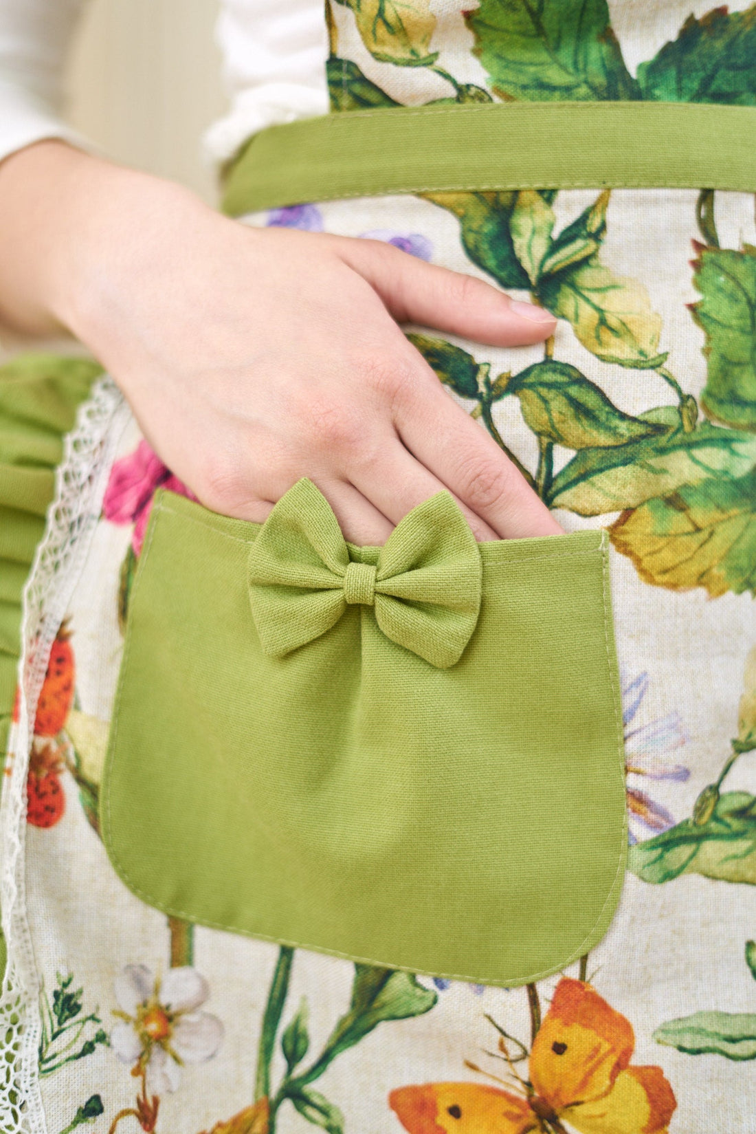 Elegantná dámska zástera v pastelových farbách – YEVA.s