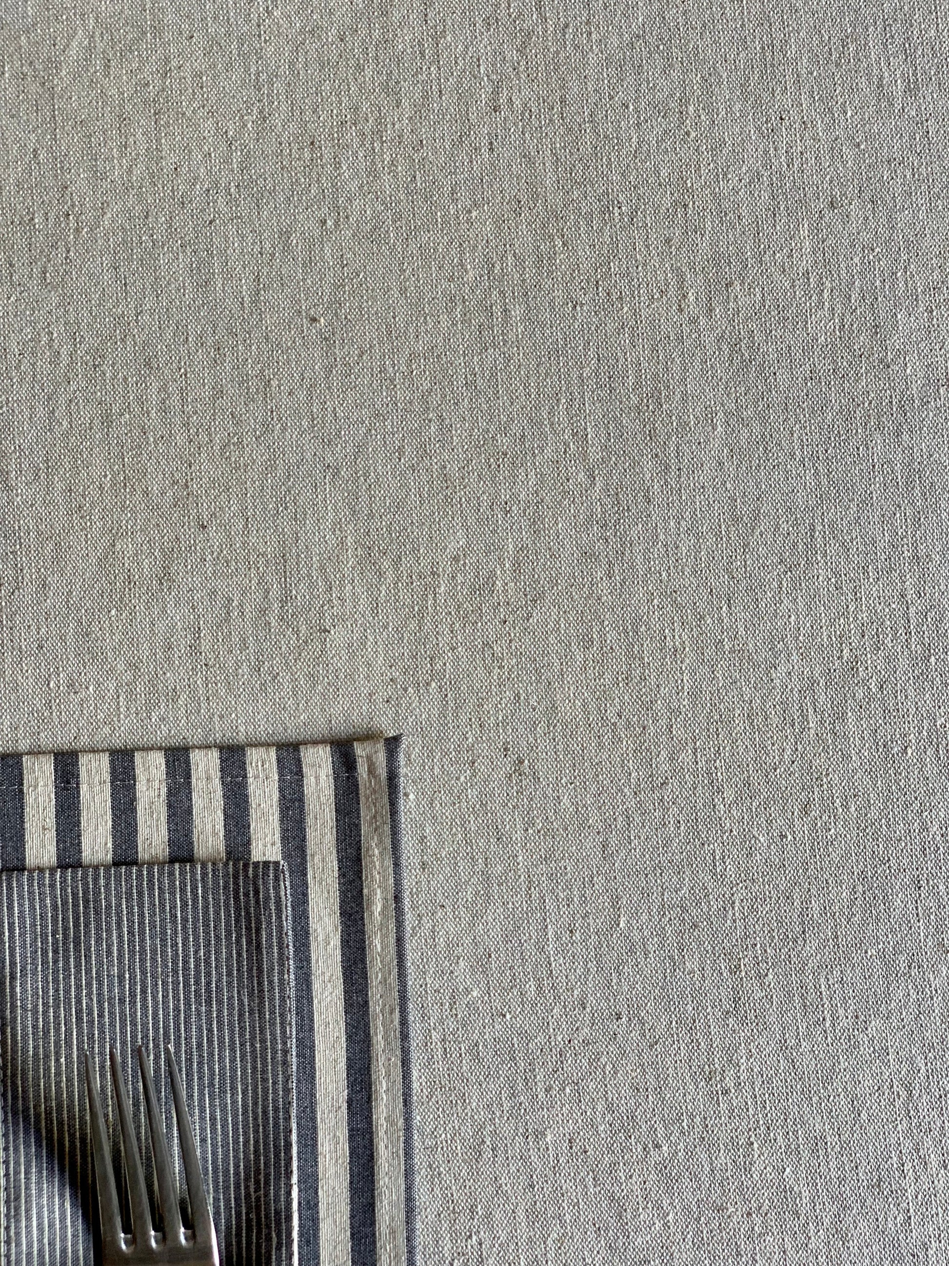 Stolový obrus z bavlny, ľanu a recyklovaných vlákien – YEVA.sk