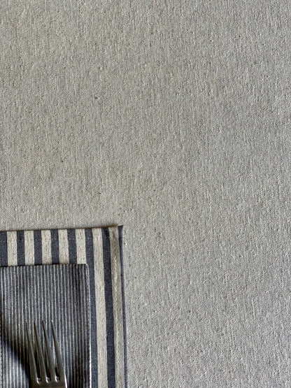 Stolový obrus z bavlny, ľanu a recyklovaných vlákien – YEVA.sk
