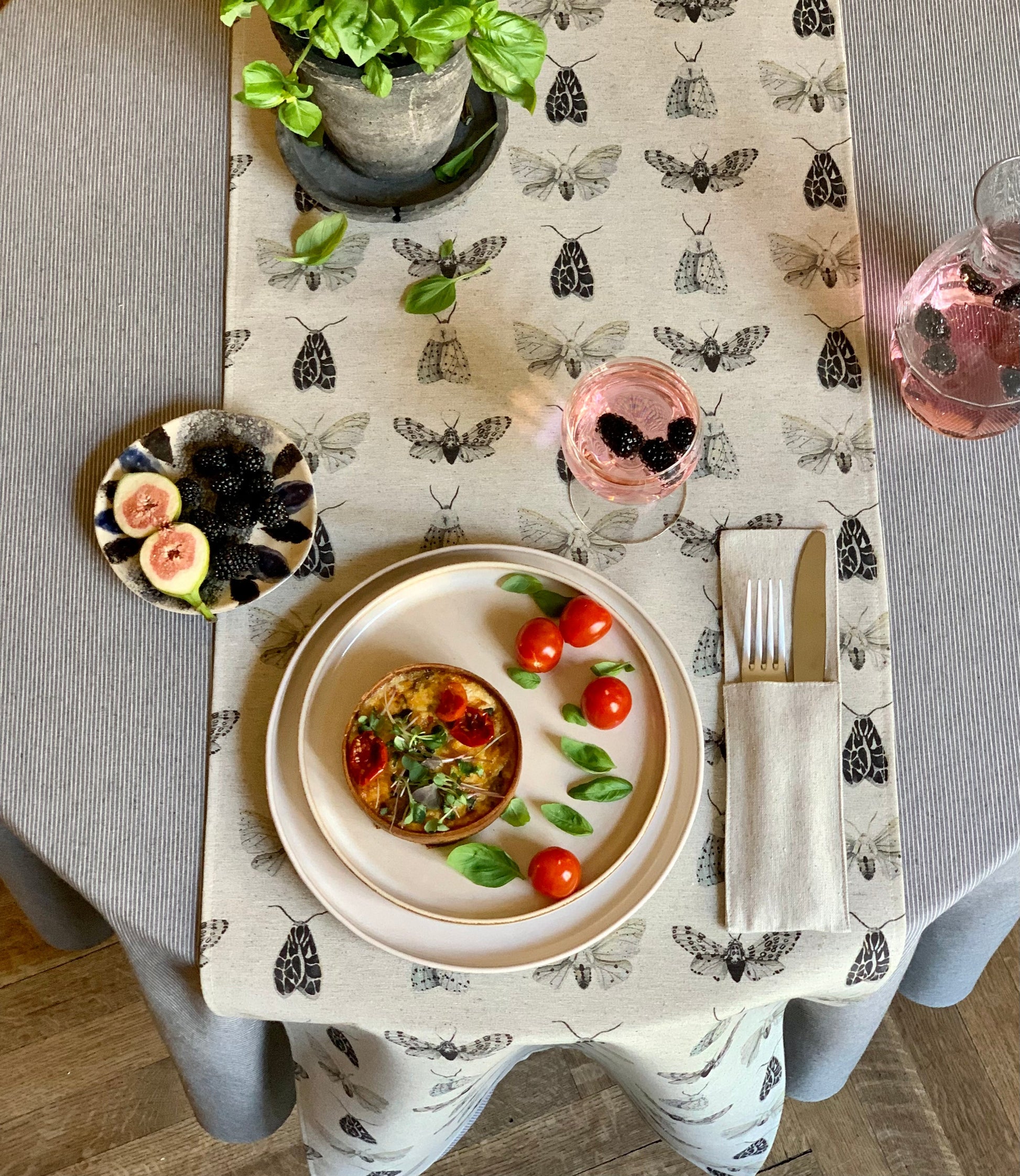 Behúň na stôl Nord Wings z recyklovanej bavlny – YEVA.sk