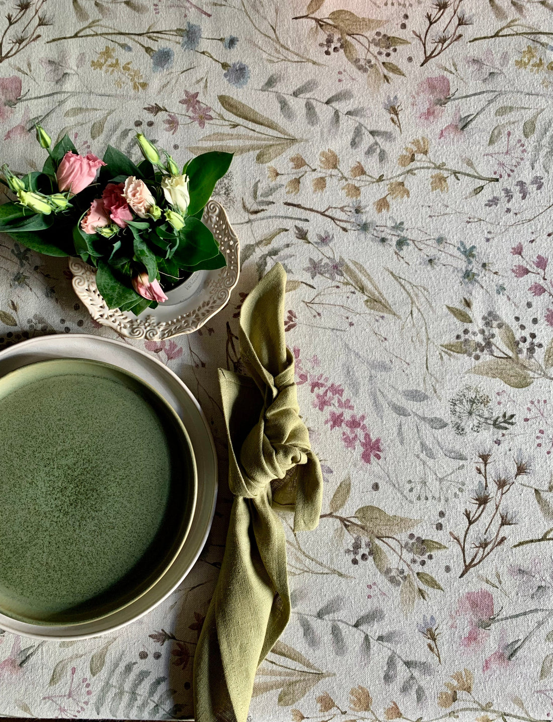 Elegantný obrus Aitana Lamnia – ekologický kuchynský textil