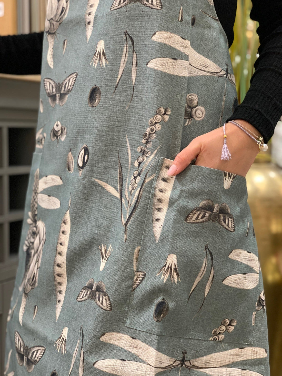 Elegantná kuchynská zástera z kolekcie Seeds Aqua – 100 % bavlna