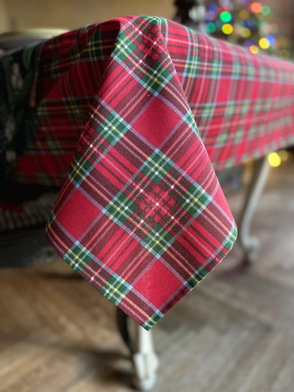 Obrus Somero z kolekcie Hortensias Home – sviatočný dizajn