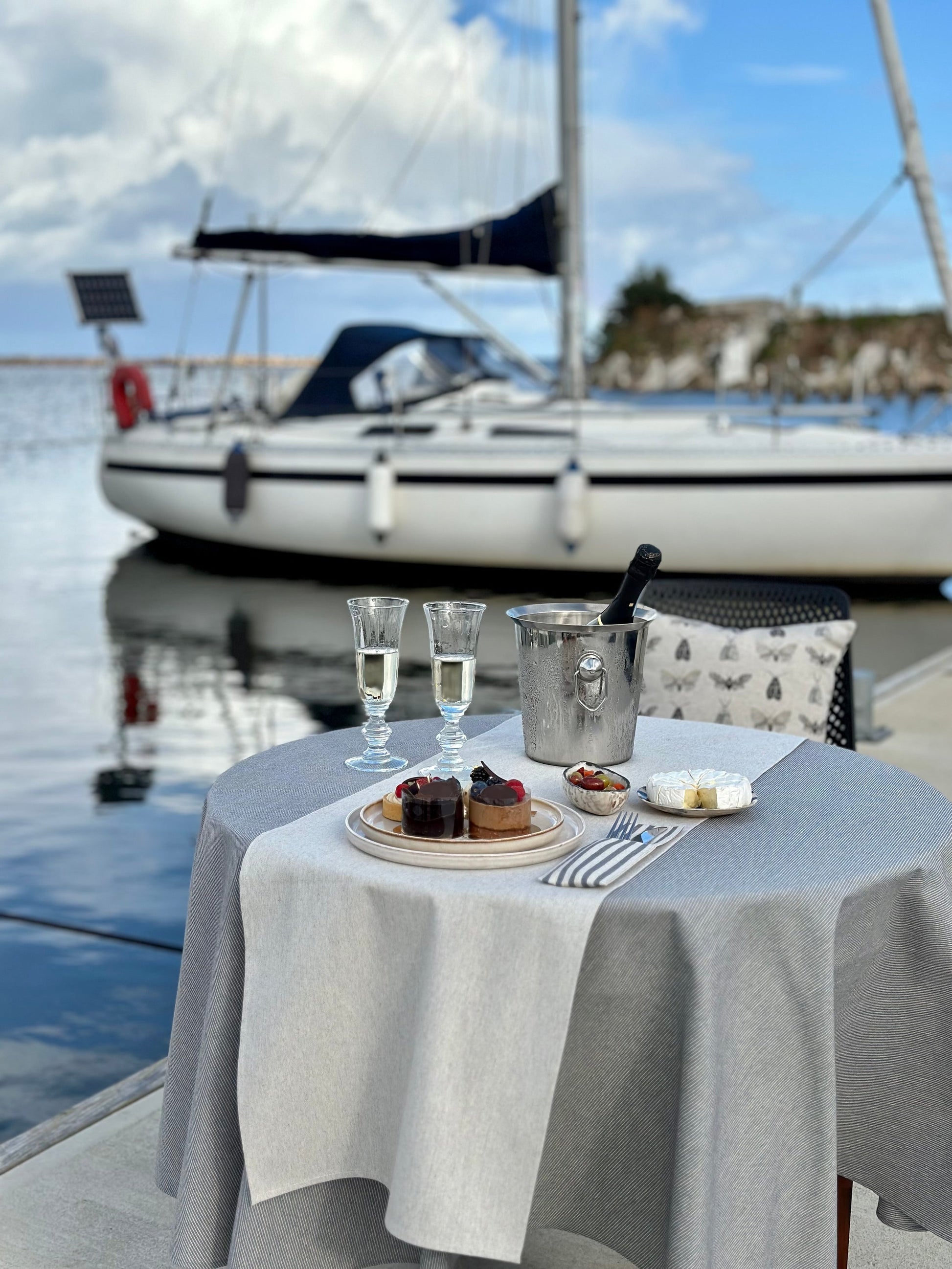 Elegantný stolový behúň z kolekcie Nord – udržateľný dizajn