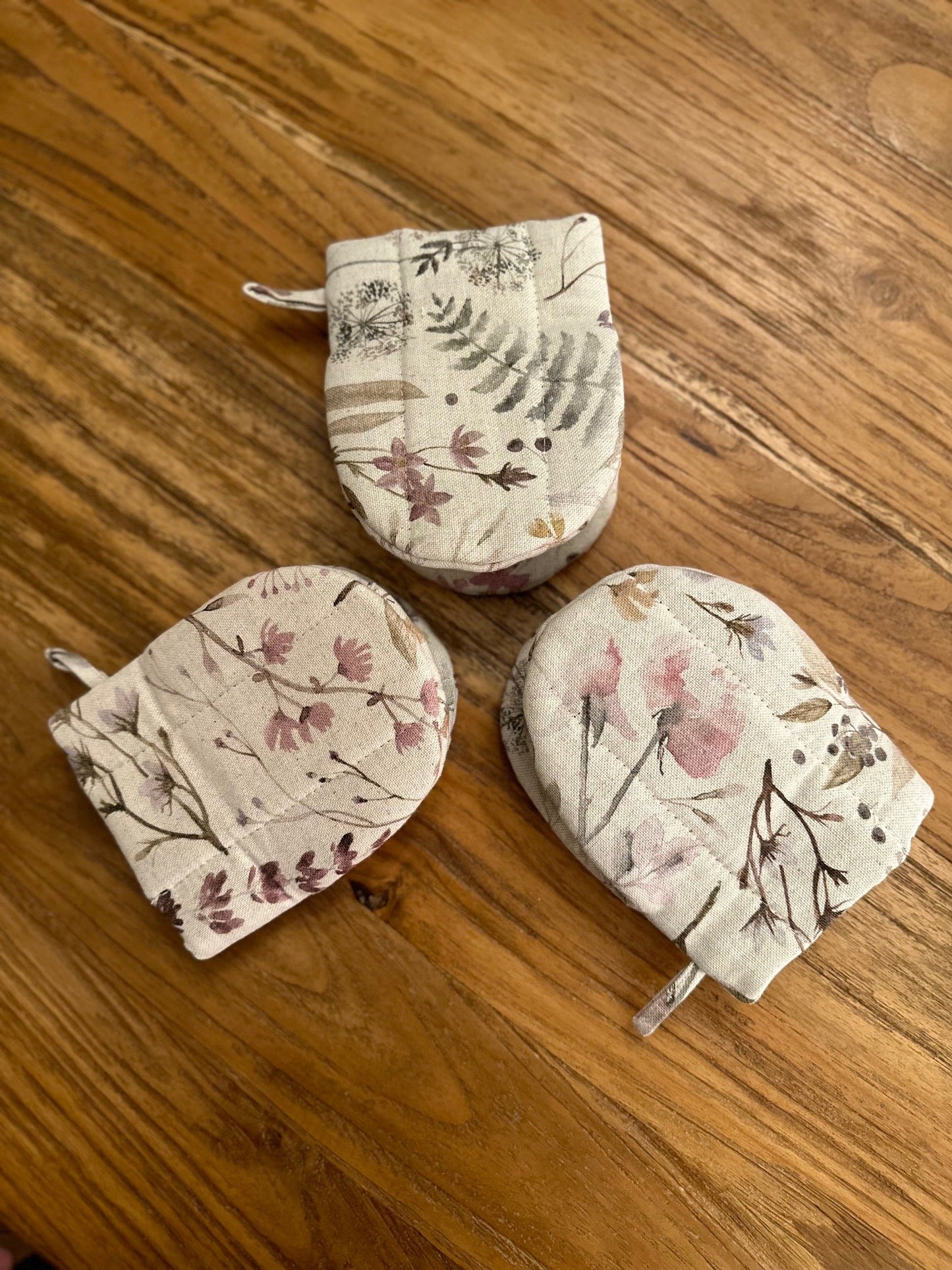 Kuchynská rukavica s prírodnou výplňou z vlny – ekologický textil