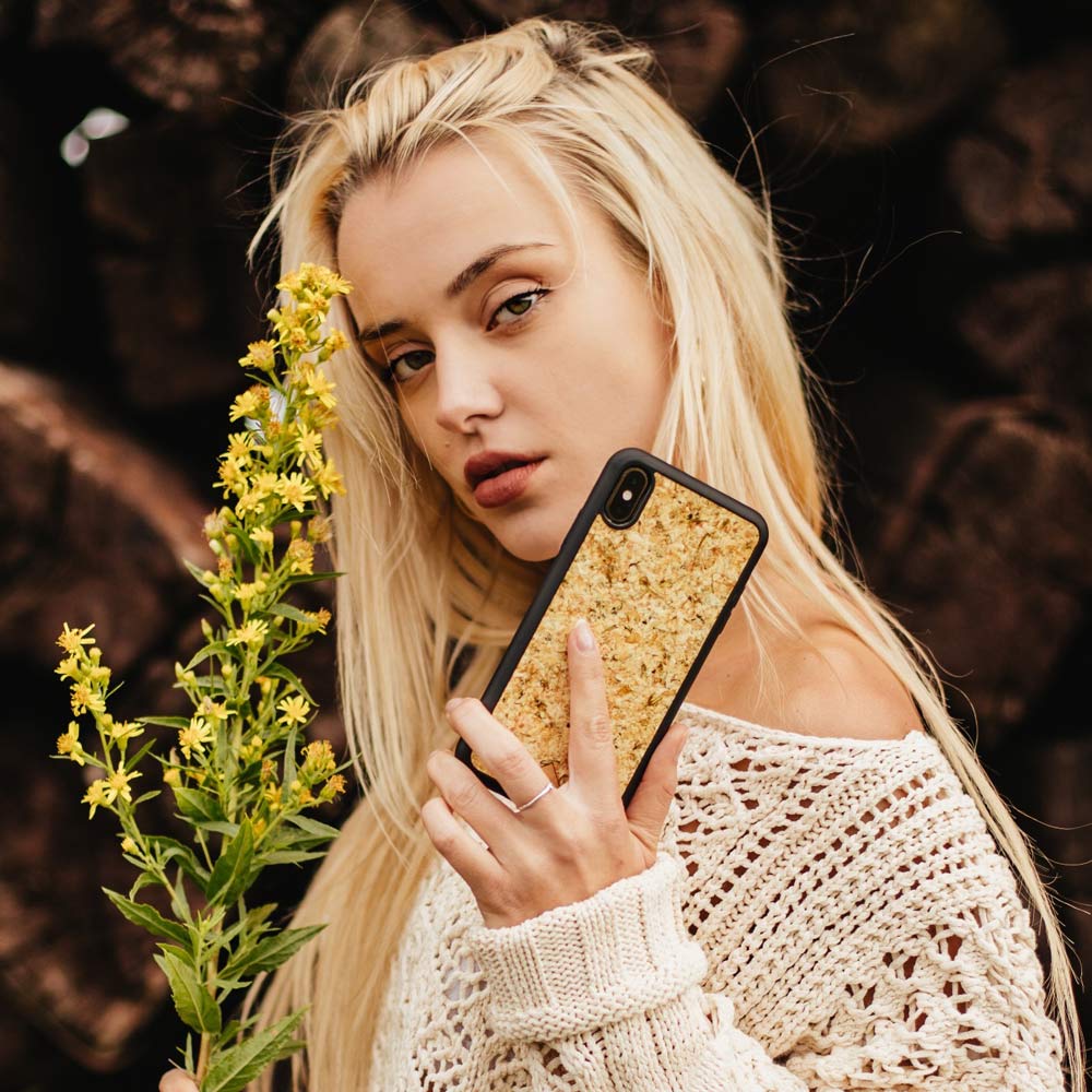 Organické púzdro na mobil Jasmine – ručne lisované jazmínové kvety | YEVA.sk