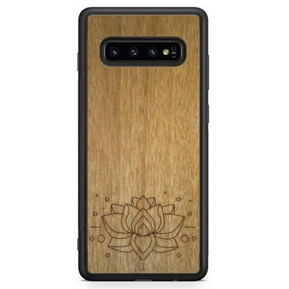 Drevené púzdro na mobil Lotus Flower – symbol čistoty a harmónie 🌸🌿 | YEVA.sk