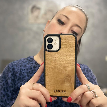 Drevené púzdro na mobil The Venice Case – z 500-ročného dubu z Benátok 🌊🌳 | YEVA.sk