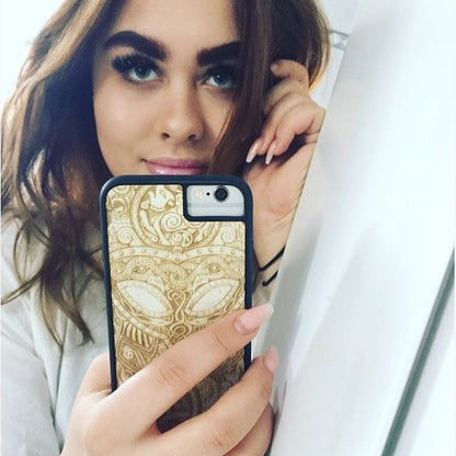 Vodeodolné drevené púzdro na mobil s unikátnou kresbou dreva