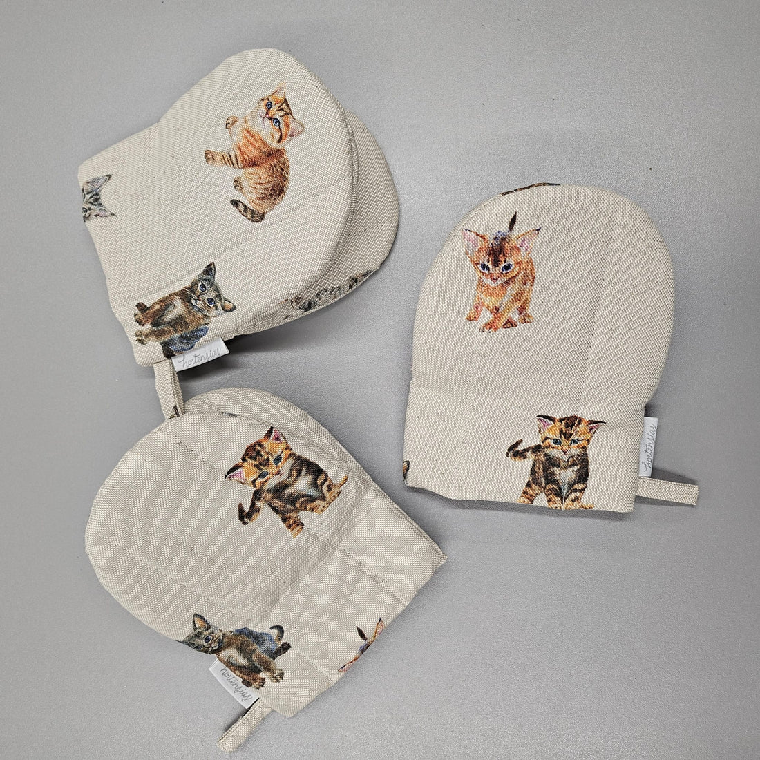 Bavlnená kuchynská rukavica s potlačou mačiek – ručne vyrobený produkt