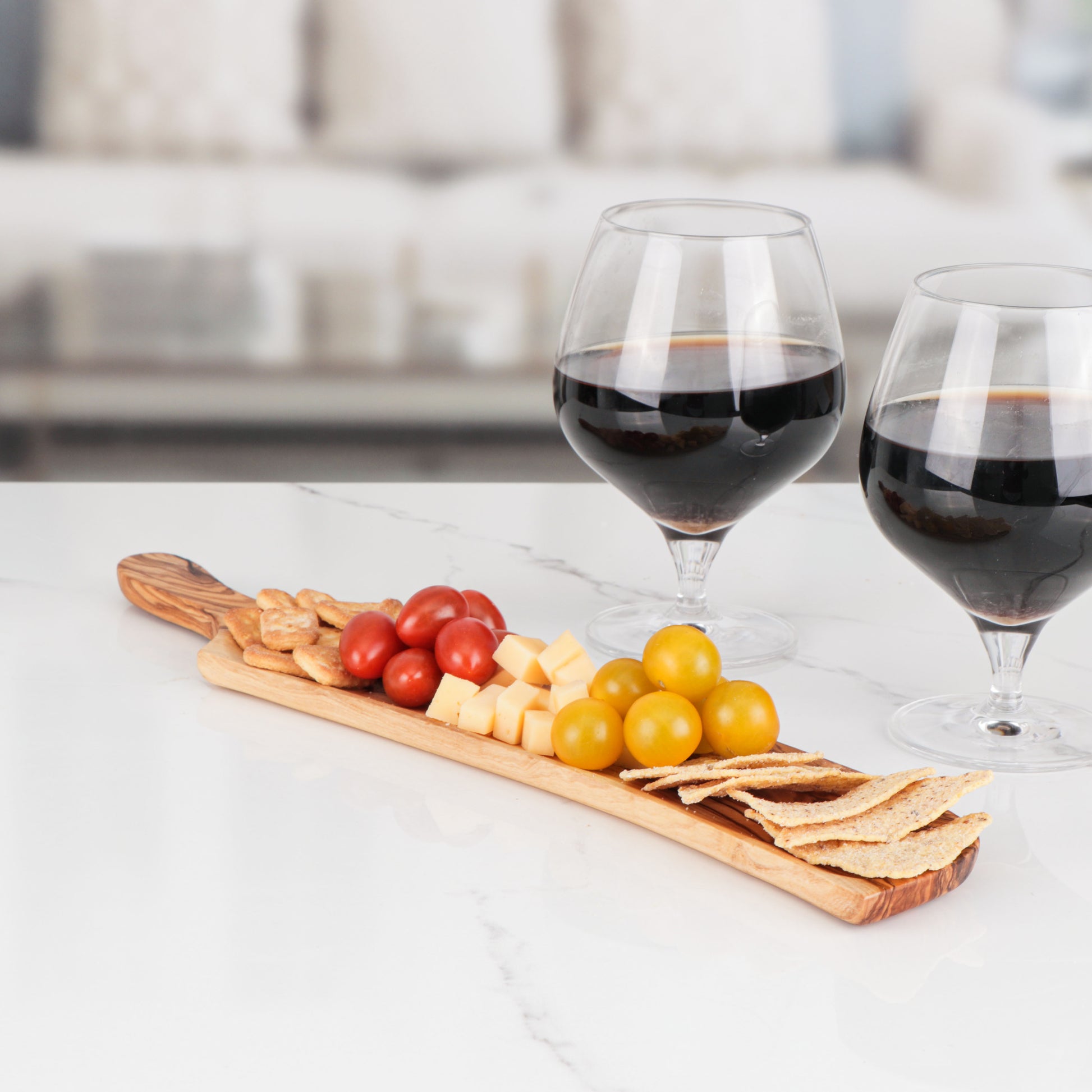 Ručne vyrobená miska z olivového dreva – ideálna na servírovanie údenín