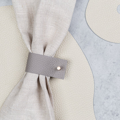 Upcyklované kožené krúžky na servítky – udržateľný dizajn