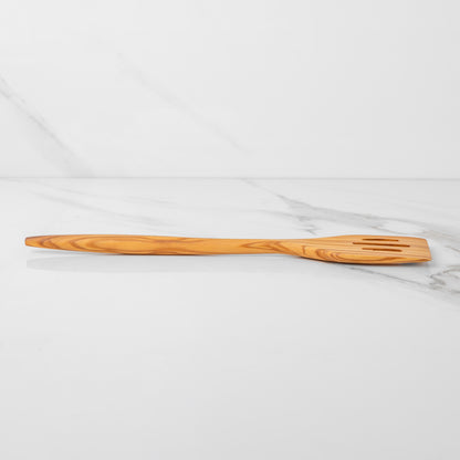 Dierovaná obracačka 35 cm z olivového dreva – ekologický kuchynský nástroj – YEVA.sk