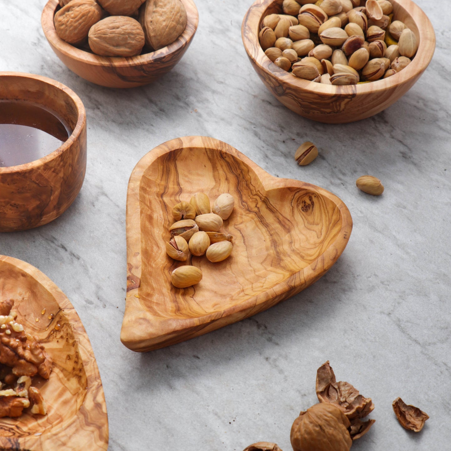 Dekoratívna srdcová miska z olivového dreva – ideálna na servírovanie – YEVA.sk