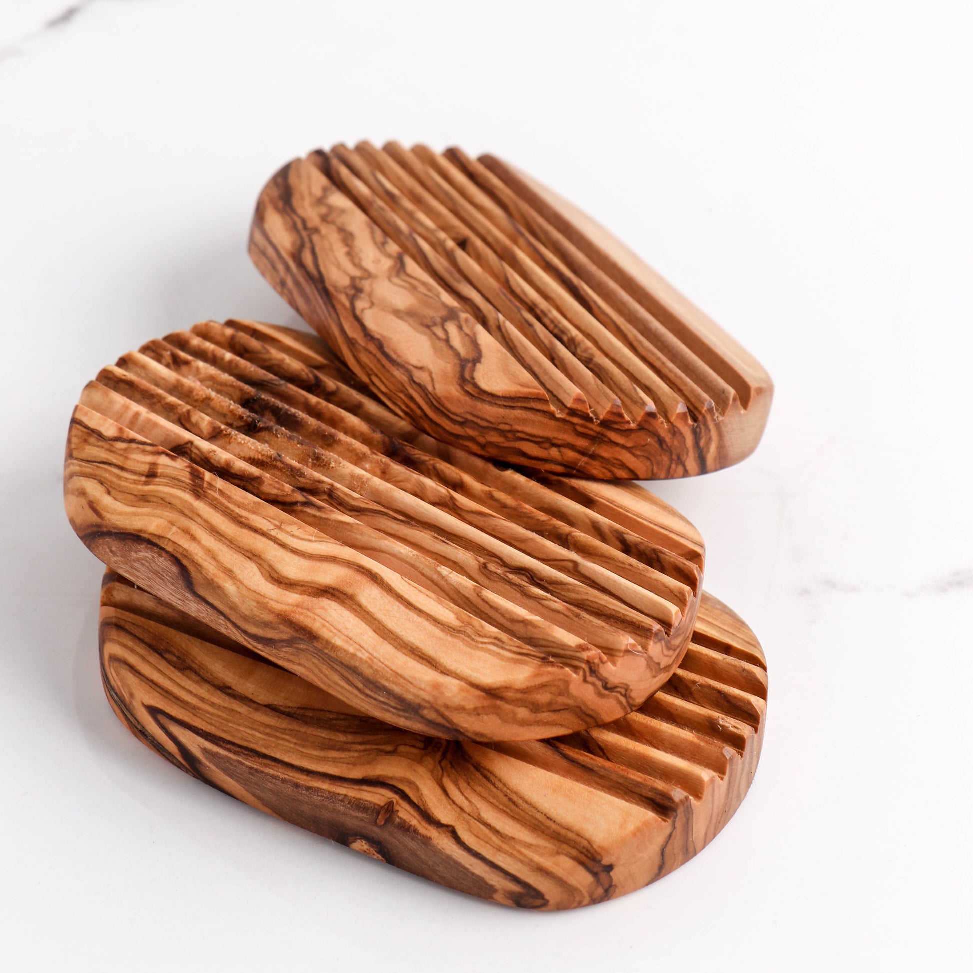 Ekologická oválna miska na mydlo z olivového dreva – jedinečný dizajn – YEVA.sk