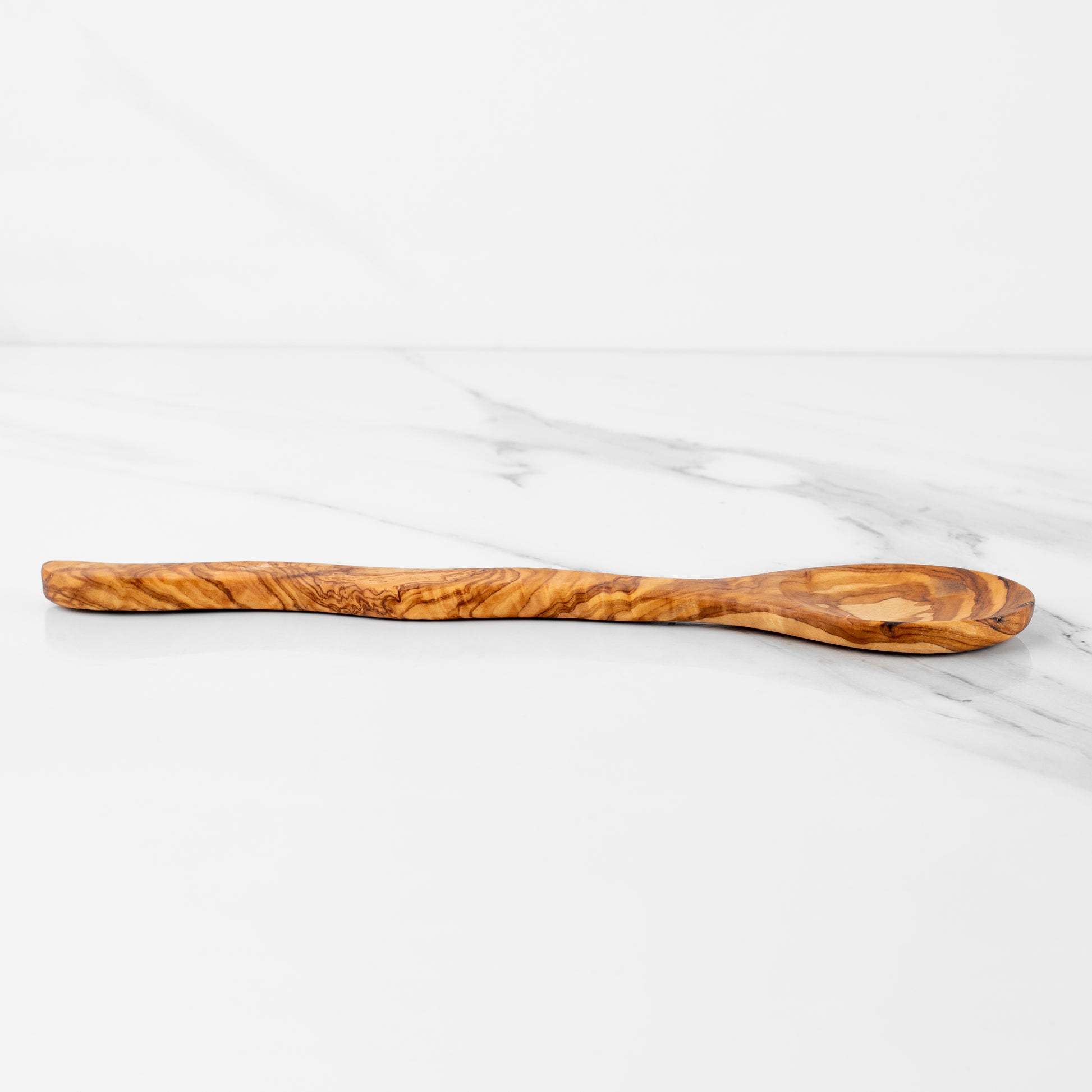 Drevená kuchynská lyžica z olivového dreva s elegantnou rúčkou – YEVA.sk