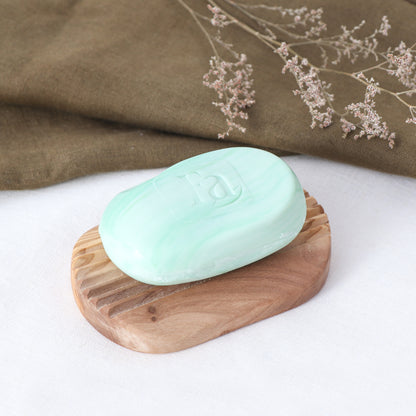 Prírodná drevená mydelnička z olivového dreva – udržateľný detail do kúpeľne