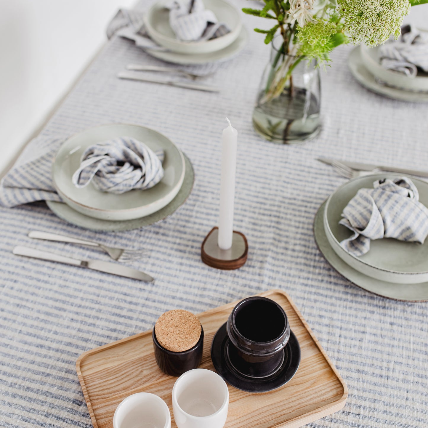 Orechové drevo a oceľ – harmonické spojenie materiálov – YEVA.sk