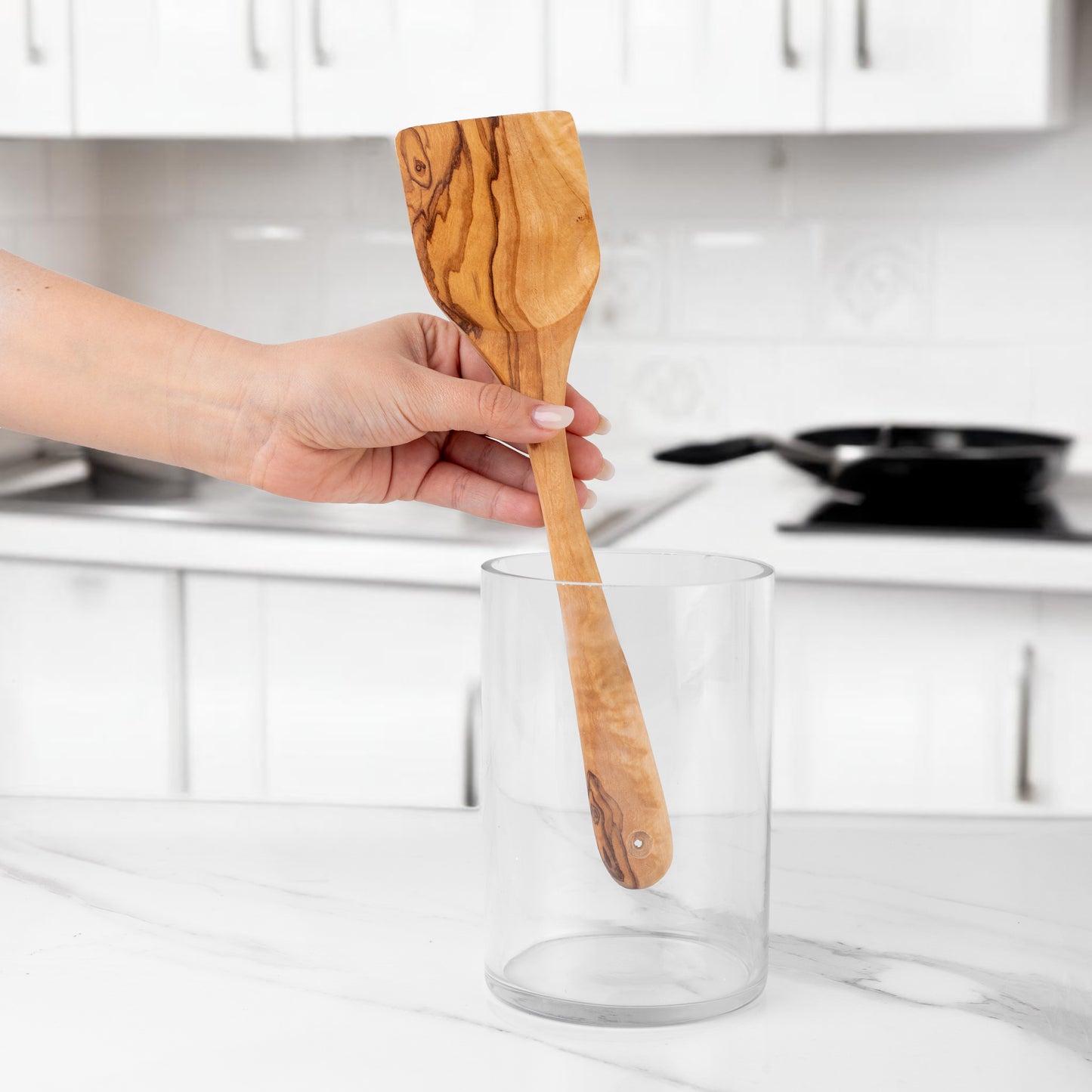 Ekologická obracačka z masívneho olivového dreva – ručne vyrobená – YEVA.sk