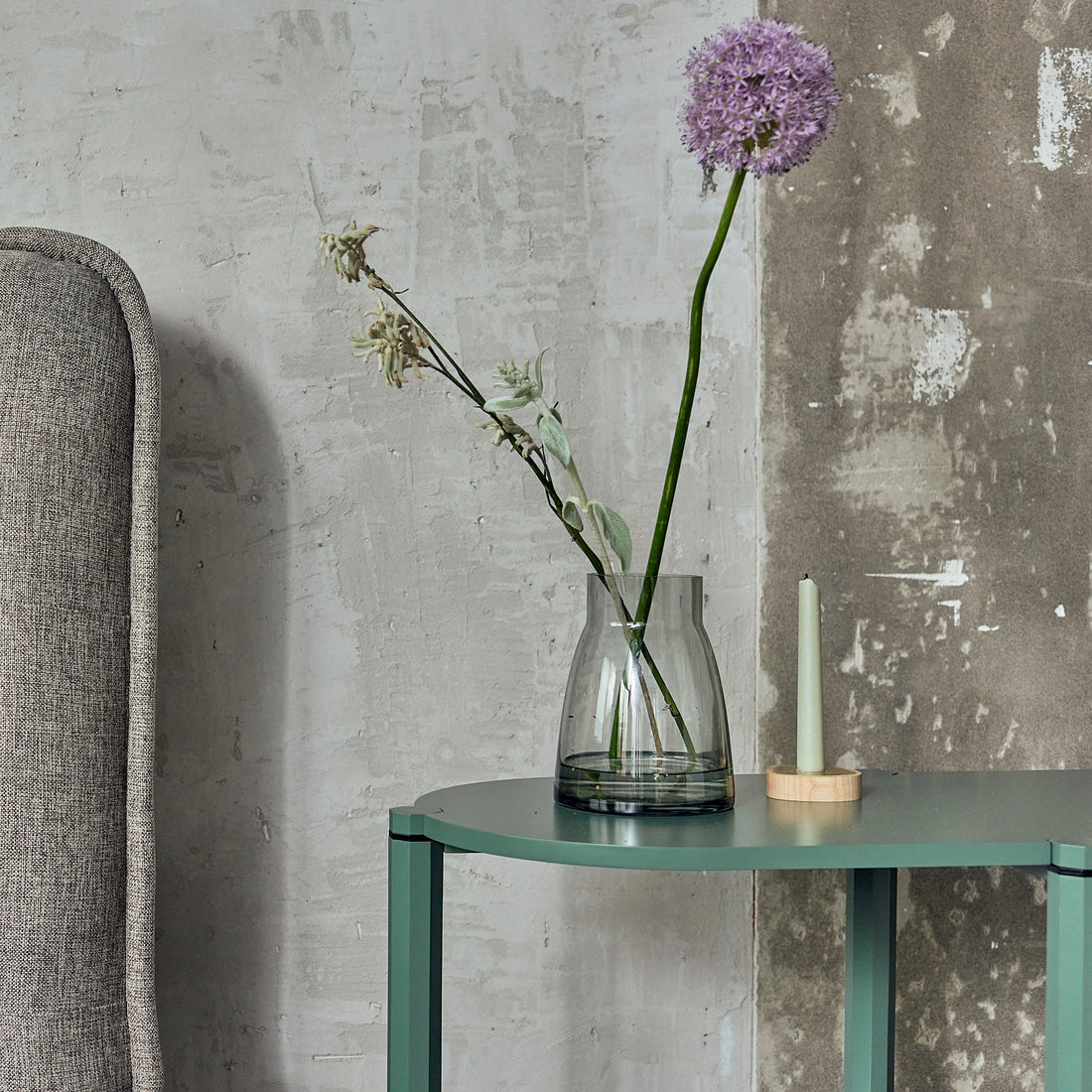 Minimalistický svietnik z jaseňového dreva – zero waste štýl