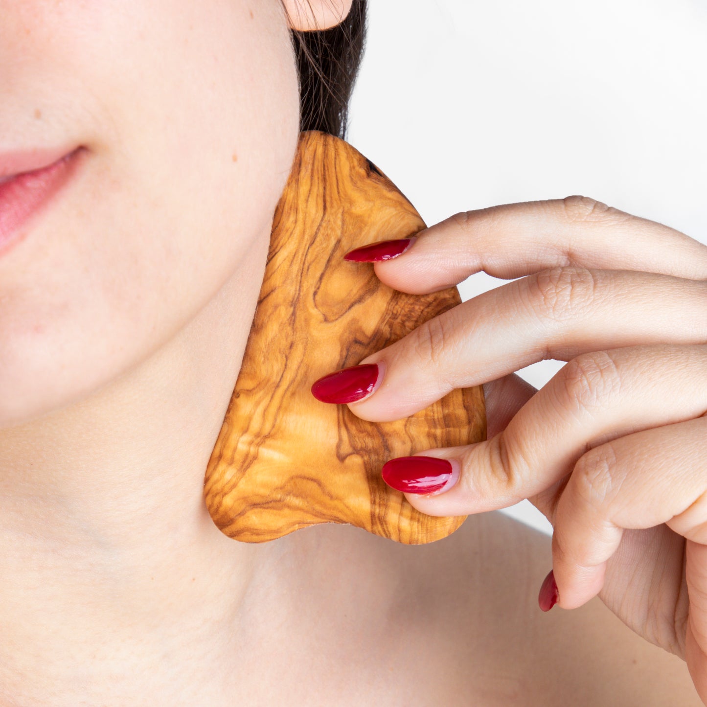 Ručne vyrobený Gua Sha kameň z prírodného materiálu – starostlivosť o pokožku